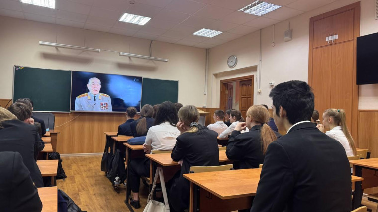 Свет памяти: в лицее прошли уроки о Сталинградской битве.